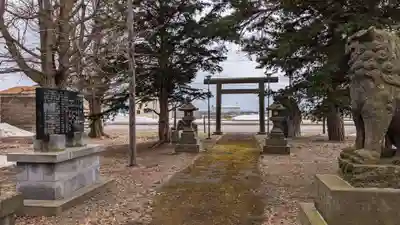 下メム神社の庭園