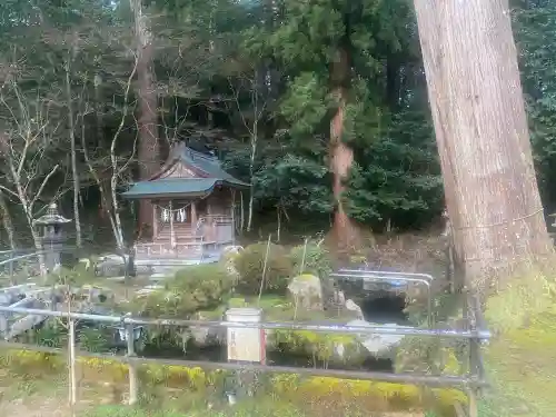 粟鹿神社の{uncategorized: "未分類", other: "その他", undefined: "問題あり", building: "その他建物", grave: "お墓", sacred_gate: "鳥居", guardian: "狛犬", statue: "像", buddha: "仏像", history: "歴史", nature: "自然", garden: "庭園", animal: "動物", pagoda: "塔", temizu: "手水舎", mountain_gate: "山門・神門", sanctuary: "本殿・本堂", subordinate: "末社・摂社", art: "芸術", scenery: "景色", jizo: "地蔵", ema: "絵馬", goshuin: "御朱印", omikuji: "おみくじ", items: "授与品その他", amulet: "お守り", goshuincho: "御朱印帳", eats: "食事", festival: "お祭り", votive_dance: "神楽", shichigosan: "七五三参", wedding: "結婚式", experience: "体験その他", initially: "初詣", around: "周辺", anti_infection: "感染症対策"}