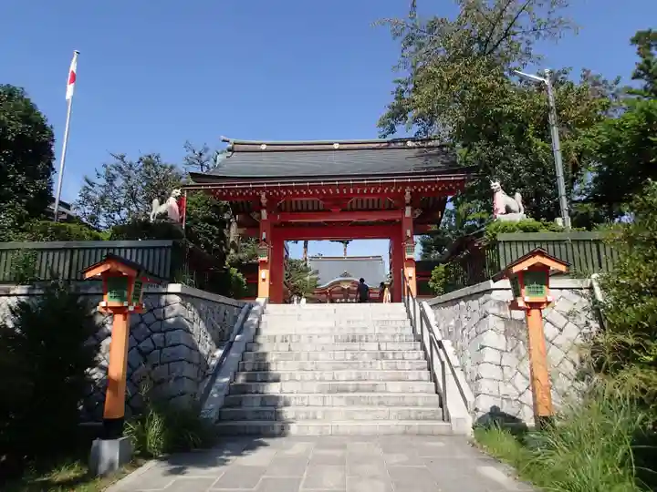 東伏見稲荷神社の山門・神門