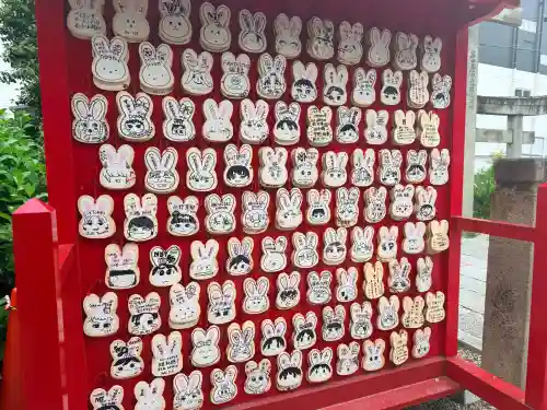 三輪神社の{uncategorized: "未分類", other: "その他", undefined: "問題あり", building: "その他建物", grave: "お墓", sacred_gate: "鳥居", guardian: "狛犬", statue: "像", buddha: "仏像", history: "歴史", nature: "自然", garden: "庭園", animal: "動物", pagoda: "塔", temizu: "手水舎", mountain_gate: "山門・神門", sanctuary: "本殿・本堂", subordinate: "末社・摂社", art: "芸術", scenery: "景色", jizo: "地蔵", ema: "絵馬", goshuin: "御朱印", omikuji: "おみくじ", items: "授与品その他", amulet: "お守り", goshuincho: "御朱印帳", eats: "食事", festival: "お祭り", votive_dance: "神楽", shichigosan: "七五三参", wedding: "結婚式", experience: "体験その他", initially: "初詣", around: "周辺", anti_infection: "感染症対策"}
