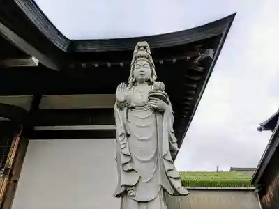 水子観音堂の仏像