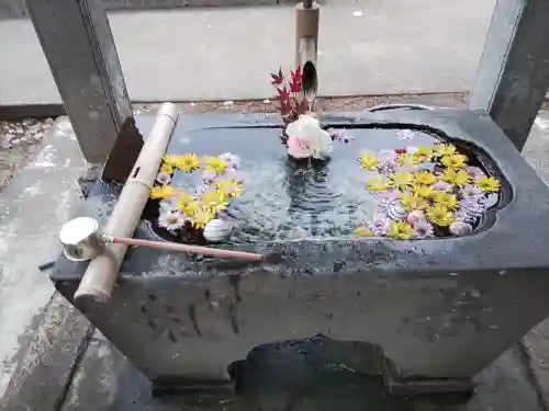 平出雷電神社の手水舎