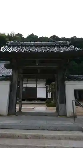 万松寺の山門