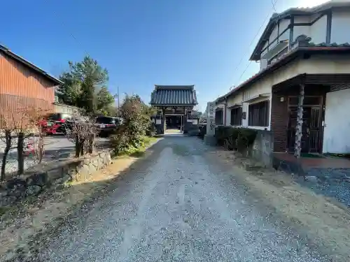 誓昌院の{uncategorized: "未分類", other: "その他", undefined: "問題あり", building: "その他建物", grave: "お墓", sacred_gate: "鳥居", guardian: "狛犬", statue: "像", buddha: "仏像", history: "歴史", nature: "自然", garden: "庭園", animal: "動物", pagoda: "塔", temizu: "手水舎", mountain_gate: "山門・神門", sanctuary: "本殿・本堂", subordinate: "末社・摂社", art: "芸術", scenery: "景色", jizo: "地蔵", ema: "絵馬", goshuin: "御朱印", omikuji: "おみくじ", items: "授与品その他", amulet: "お守り", goshuincho: "御朱印帳", eats: "食事", festival: "お祭り", votive_dance: "神楽", shichigosan: "七五三参", wedding: "結婚式", experience: "体験その他", initially: "初詣", around: "周辺", anti_infection: "感染症対策"}