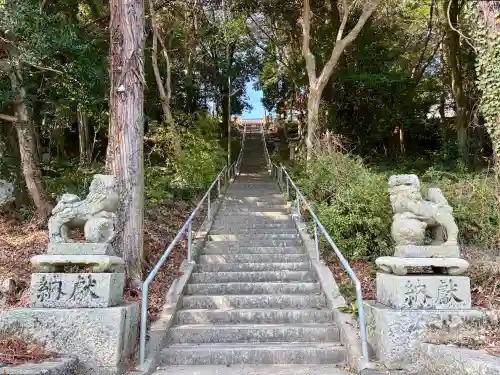 縣主神社の{uncategorized: "未分類", other: "その他", undefined: "問題あり", building: "その他建物", grave: "お墓", sacred_gate: "鳥居", guardian: "狛犬", statue: "像", buddha: "仏像", history: "歴史", nature: "自然", garden: "庭園", animal: "動物", pagoda: "塔", temizu: "手水舎", mountain_gate: "山門・神門", sanctuary: "本殿・本堂", subordinate: "末社・摂社", art: "芸術", scenery: "景色", jizo: "地蔵", ema: "絵馬", goshuin: "御朱印", omikuji: "おみくじ", items: "授与品その他", amulet: "お守り", goshuincho: "御朱印帳", eats: "食事", festival: "お祭り", votive_dance: "神楽", shichigosan: "七五三参", wedding: "結婚式", experience: "体験その他", initially: "初詣", around: "周辺", anti_infection: "感染症対策"}