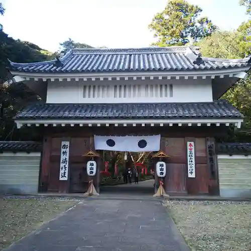 目の霊山　油山寺の山門・神門