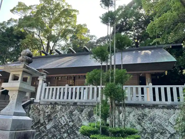 黒髪神社の{uncategorized: "未分類", other: "その他", undefined: "問題あり", building: "その他建物", grave: "お墓", sacred_gate: "鳥居", guardian: "狛犬", statue: "像", buddha: "仏像", history: "歴史", nature: "自然", garden: "庭園", animal: "動物", pagoda: "塔", temizu: "手水舎", mountain_gate: "山門・神門", sanctuary: "本殿・本堂", subordinate: "末社・摂社", art: "芸術", scenery: "景色", jizo: "地蔵", ema: "絵馬", goshuin: "御朱印", omikuji: "おみくじ", items: "授与品その他", amulet: "お守り", goshuincho: "御朱印帳", eats: "食事", festival: "お祭り", votive_dance: "神楽", shichigosan: "七五三参", wedding: "結婚式", experience: "体験その他", initially: "初詣", around: "周辺", anti_infection: "感染症対策"}