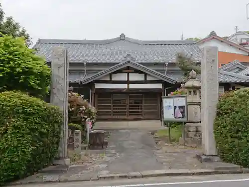 薬師寺の本殿・本堂