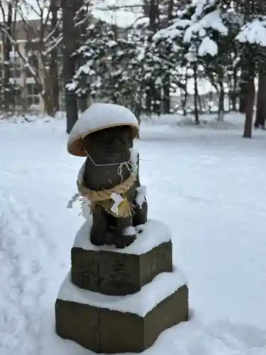 北広島市総鎮守　廣島神社の{uncategorized: "未分類", other: "その他", undefined: "問題あり", building: "その他建物", grave: "お墓", sacred_gate: "鳥居", guardian: "狛犬", statue: "像", buddha: "仏像", history: "歴史", nature: "自然", garden: "庭園", animal: "動物", pagoda: "塔", temizu: "手水舎", mountain_gate: "山門・神門", sanctuary: "本殿・本堂", subordinate: "末社・摂社", art: "芸術", scenery: "景色", jizo: "地蔵", ema: "絵馬", goshuin: "御朱印", omikuji: "おみくじ", items: "授与品その他", amulet: "お守り", goshuincho: "御朱印帳", eats: "食事", festival: "お祭り", votive_dance: "神楽", shichigosan: "七五三参", wedding: "結婚式", experience: "体験その他", initially: "初詣", around: "周辺", anti_infection: "感染症対策"}