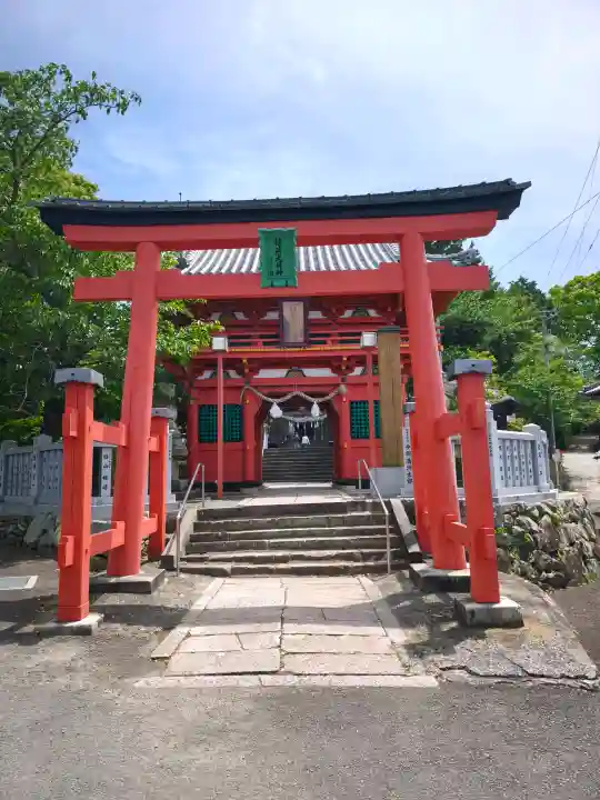伊豫稲荷神社の{uncategorized: "未分類", other: "その他", undefined: "問題あり", building: "その他建物", grave: "お墓", sacred_gate: "鳥居", guardian: "狛犬", statue: "像", buddha: "仏像", history: "歴史", nature: "自然", garden: "庭園", animal: "動物", pagoda: "塔", temizu: "手水舎", mountain_gate: "山門・神門", sanctuary: "本殿・本堂", subordinate: "末社・摂社", art: "芸術", scenery: "景色", jizo: "地蔵", ema: "絵馬", goshuin: "御朱印", omikuji: "おみくじ", items: "授与品その他", amulet: "お守り", goshuincho: "御朱印帳", eats: "食事", festival: "お祭り", votive_dance: "神楽", shichigosan: "七五三参", wedding: "結婚式", experience: "体験その他", initially: "初詣", around: "周辺", anti_infection: "感染症対策"}