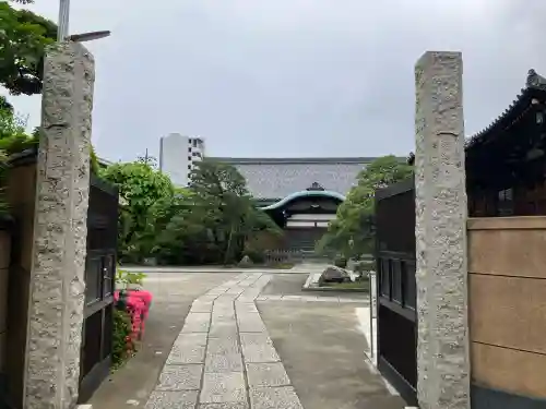 天台宗西光寺の{uncategorized: "未分類", other: "その他", undefined: "問題あり", building: "その他建物", grave: "お墓", sacred_gate: "鳥居", guardian: "狛犬", statue: "像", buddha: "仏像", history: "歴史", nature: "自然", garden: "庭園", animal: "動物", pagoda: "塔", temizu: "手水舎", mountain_gate: "山門・神門", sanctuary: "本殿・本堂", subordinate: "末社・摂社", art: "芸術", scenery: "景色", jizo: "地蔵", ema: "絵馬", goshuin: "御朱印", omikuji: "おみくじ", items: "授与品その他", amulet: "お守り", goshuincho: "御朱印帳", eats: "食事", festival: "お祭り", votive_dance: "神楽", shichigosan: "七五三参", wedding: "結婚式", experience: "体験その他", initially: "初詣", around: "周辺", anti_infection: "感染症対策"}
