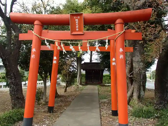 稲荷大明神の鳥居