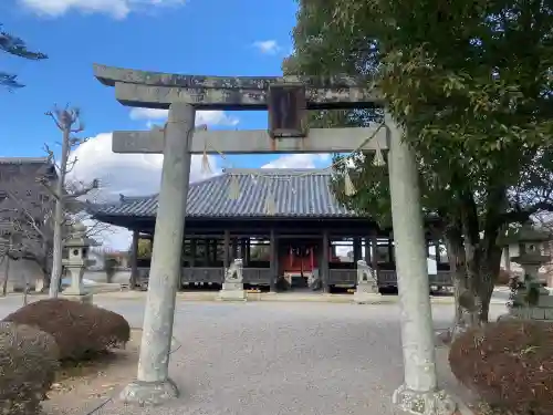 八幡神社の{uncategorized: "未分類", other: "その他", undefined: "問題あり", building: "その他建物", grave: "お墓", sacred_gate: "鳥居", guardian: "狛犬", statue: "像", buddha: "仏像", history: "歴史", nature: "自然", garden: "庭園", animal: "動物", pagoda: "塔", temizu: "手水舎", mountain_gate: "山門・神門", sanctuary: "本殿・本堂", subordinate: "末社・摂社", art: "芸術", scenery: "景色", jizo: "地蔵", ema: "絵馬", goshuin: "御朱印", omikuji: "おみくじ", items: "授与品その他", amulet: "お守り", goshuincho: "御朱印帳", eats: "食事", festival: "お祭り", votive_dance: "神楽", shichigosan: "七五三参", wedding: "結婚式", experience: "体験その他", initially: "初詣", around: "周辺", anti_infection: "感染症対策"}