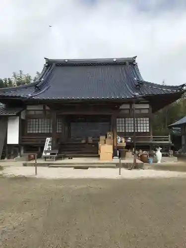 倉留寺の本殿・本堂