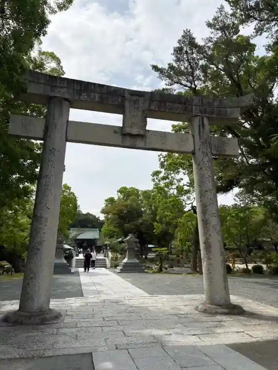 宗像大社の{uncategorized: "未分類", other: "その他", undefined: "問題あり", building: "その他建物", grave: "お墓", sacred_gate: "鳥居", guardian: "狛犬", statue: "像", buddha: "仏像", history: "歴史", nature: "自然", garden: "庭園", animal: "動物", pagoda: "塔", temizu: "手水舎", mountain_gate: "山門・神門", sanctuary: "本殿・本堂", subordinate: "末社・摂社", art: "芸術", scenery: "景色", jizo: "地蔵", ema: "絵馬", goshuin: "御朱印", omikuji: "おみくじ", items: "授与品その他", amulet: "お守り", goshuincho: "御朱印帳", eats: "食事", festival: "お祭り", votive_dance: "神楽", shichigosan: "七五三参", wedding: "結婚式", experience: "体験その他", initially: "初詣", around: "周辺", anti_infection: "感染症対策"}