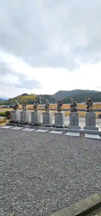佛木寺の{uncategorized: "未分類", other: "その他", undefined: "問題あり", building: "その他建物", grave: "お墓", sacred_gate: "鳥居", guardian: "狛犬", statue: "像", buddha: "仏像", history: "歴史", nature: "自然", garden: "庭園", animal: "動物", pagoda: "塔", temizu: "手水舎", mountain_gate: "山門・神門", sanctuary: "本殿・本堂", subordinate: "末社・摂社", art: "芸術", scenery: "景色", jizo: "地蔵", ema: "絵馬", goshuin: "御朱印", omikuji: "おみくじ", items: "授与品その他", amulet: "お守り", goshuincho: "御朱印帳", eats: "食事", festival: "お祭り", votive_dance: "神楽", shichigosan: "七五三参", wedding: "結婚式", experience: "体験その他", initially: "初詣", around: "周辺", anti_infection: "感染症対策"}