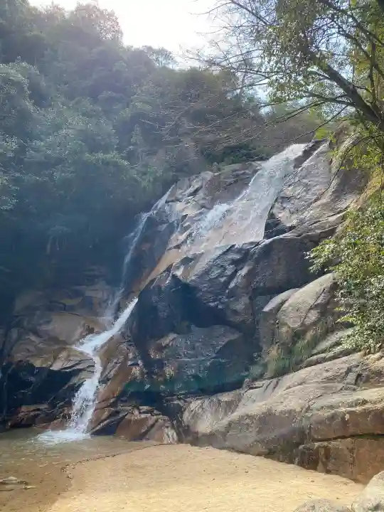 大頭神社の{uncategorized: "未分類", other: "その他", undefined: "問題あり", building: "その他建物", grave: "お墓", sacred_gate: "鳥居", guardian: "狛犬", statue: "像", buddha: "仏像", history: "歴史", nature: "自然", garden: "庭園", animal: "動物", pagoda: "塔", temizu: "手水舎", mountain_gate: "山門・神門", sanctuary: "本殿・本堂", subordinate: "末社・摂社", art: "芸術", scenery: "景色", jizo: "地蔵", ema: "絵馬", goshuin: "御朱印", omikuji: "おみくじ", items: "授与品その他", amulet: "お守り", goshuincho: "御朱印帳", eats: "食事", festival: "お祭り", votive_dance: "神楽", shichigosan: "七五三参", wedding: "結婚式", experience: "体験その他", initially: "初詣", around: "周辺", anti_infection: "感染症対策"}