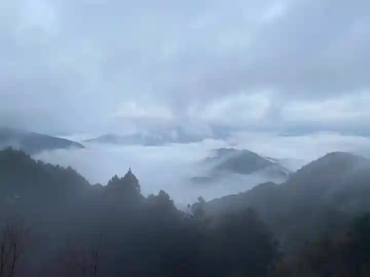 玉置神社の{uncategorized: "未分類", other: "その他", undefined: "問題あり", building: "その他建物", grave: "お墓", sacred_gate: "鳥居", guardian: "狛犬", statue: "像", buddha: "仏像", history: "歴史", nature: "自然", garden: "庭園", animal: "動物", pagoda: "塔", temizu: "手水舎", mountain_gate: "山門・神門", sanctuary: "本殿・本堂", subordinate: "末社・摂社", art: "芸術", scenery: "景色", jizo: "地蔵", ema: "絵馬", goshuin: "御朱印", omikuji: "おみくじ", items: "授与品その他", amulet: "お守り", goshuincho: "御朱印帳", eats: "食事", festival: "お祭り", votive_dance: "神楽", shichigosan: "七五三参", wedding: "結婚式", experience: "体験その他", initially: "初詣", around: "周辺", anti_infection: "感染症対策"}