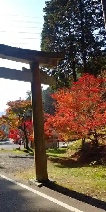 猿丸神社の鳥居