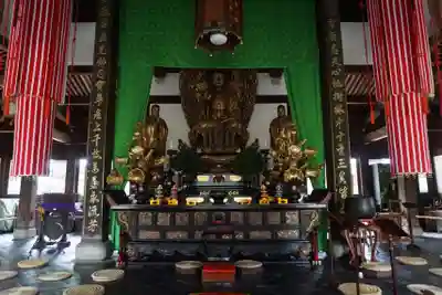 萬福寺の本殿・本堂