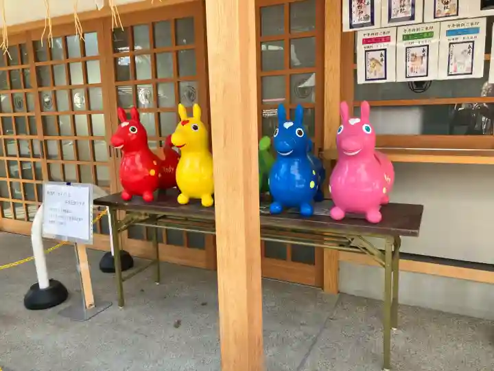 五方山熊野神社の{uncategorized: "未分類", other: "その他", undefined: "問題あり", building: "その他建物", grave: "お墓", sacred_gate: "鳥居", guardian: "狛犬", statue: "像", buddha: "仏像", history: "歴史", nature: "自然", garden: "庭園", animal: "動物", pagoda: "塔", temizu: "手水舎", mountain_gate: "山門・神門", sanctuary: "本殿・本堂", subordinate: "末社・摂社", art: "芸術", scenery: "景色", jizo: "地蔵", ema: "絵馬", goshuin: "御朱印", omikuji: "おみくじ", items: "授与品その他", amulet: "お守り", goshuincho: "御朱印帳", eats: "食事", festival: "お祭り", votive_dance: "神楽", shichigosan: "七五三参", wedding: "結婚式", experience: "体験その他", initially: "初詣", around: "周辺", anti_infection: "感染症対策"}