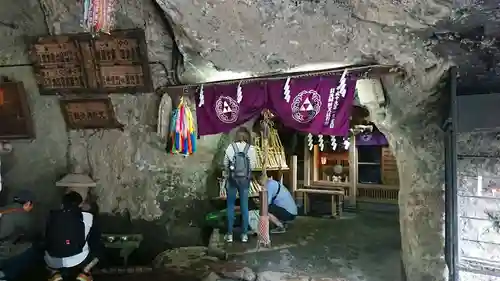銭洗弁財天宇賀福神社の本殿・本堂