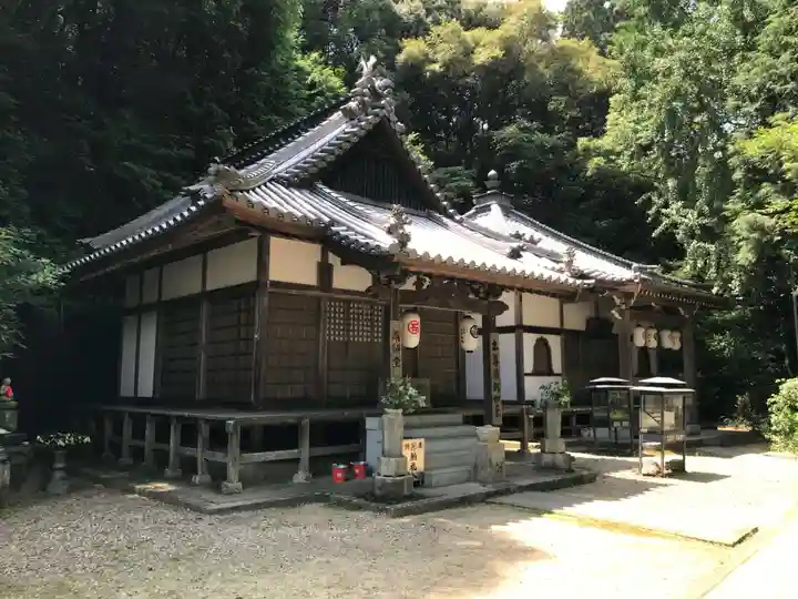 前神寺の本殿・本堂
