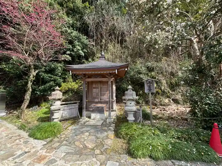 宝厳寺の{uncategorized: "未分類", other: "その他", undefined: "問題あり", building: "その他建物", grave: "お墓", sacred_gate: "鳥居", guardian: "狛犬", statue: "像", buddha: "仏像", history: "歴史", nature: "自然", garden: "庭園", animal: "動物", pagoda: "塔", temizu: "手水舎", mountain_gate: "山門・神門", sanctuary: "本殿・本堂", subordinate: "末社・摂社", art: "芸術", scenery: "景色", jizo: "地蔵", ema: "絵馬", goshuin: "御朱印", omikuji: "おみくじ", items: "授与品その他", amulet: "お守り", goshuincho: "御朱印帳", eats: "食事", festival: "お祭り", votive_dance: "神楽", shichigosan: "七五三参", wedding: "結婚式", experience: "体験その他", initially: "初詣", around: "周辺", anti_infection: "感染症対策"}