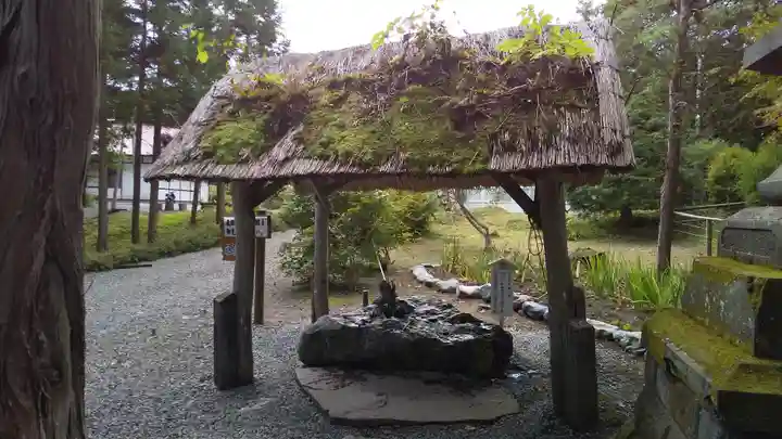 義經神社の手水舎