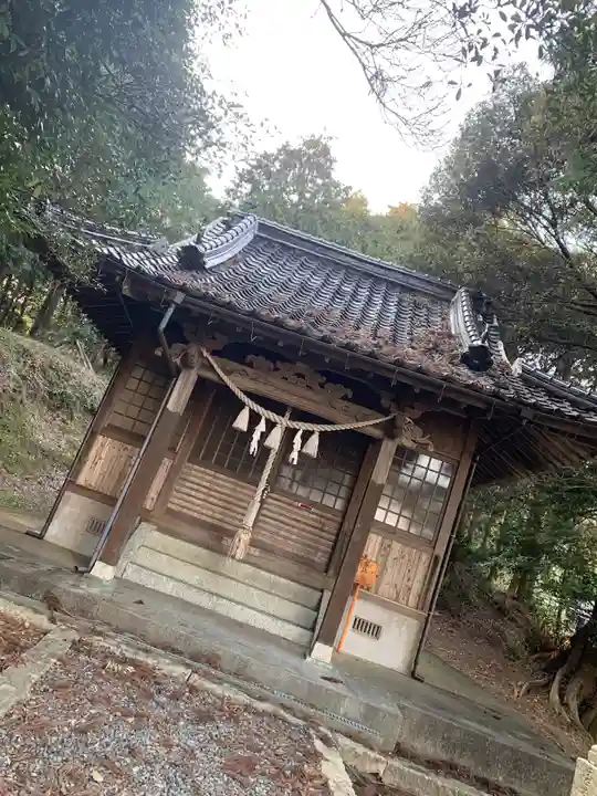 烏帽子岩神社の本殿・本堂