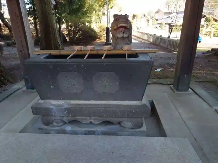 逸見神社の手水舎