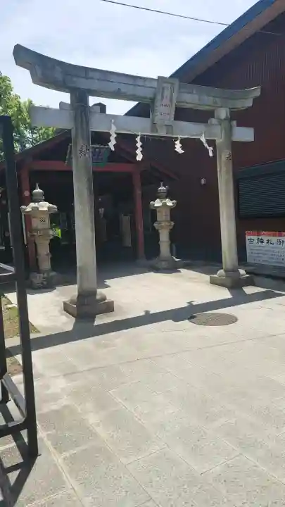 大杉神社 境内社 勝馬神社の{uncategorized: "未分類", other: "その他", undefined: "問題あり", building: "その他建物", grave: "お墓", sacred_gate: "鳥居", guardian: "狛犬", statue: "像", buddha: "仏像", history: "歴史", nature: "自然", garden: "庭園", animal: "動物", pagoda: "塔", temizu: "手水舎", mountain_gate: "山門・神門", sanctuary: "本殿・本堂", subordinate: "末社・摂社", art: "芸術", scenery: "景色", jizo: "地蔵", ema: "絵馬", goshuin: "御朱印", omikuji: "おみくじ", items: "授与品その他", amulet: "お守り", goshuincho: "御朱印帳", eats: "食事", festival: "お祭り", votive_dance: "神楽", shichigosan: "七五三参", wedding: "結婚式", experience: "体験その他", initially: "初詣", around: "周辺", anti_infection: "感染症対策"}