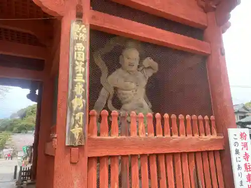 粉河寺の{uncategorized: "未分類", other: "その他", undefined: "問題あり", building: "その他建物", grave: "お墓", sacred_gate: "鳥居", guardian: "狛犬", statue: "像", buddha: "仏像", history: "歴史", nature: "自然", garden: "庭園", animal: "動物", pagoda: "塔", temizu: "手水舎", mountain_gate: "山門・神門", sanctuary: "本殿・本堂", subordinate: "末社・摂社", art: "芸術", scenery: "景色", jizo: "地蔵", ema: "絵馬", goshuin: "御朱印", omikuji: "おみくじ", items: "授与品その他", amulet: "お守り", goshuincho: "御朱印帳", eats: "食事", festival: "お祭り", votive_dance: "神楽", shichigosan: "七五三参", wedding: "結婚式", experience: "体験その他", initially: "初詣", around: "周辺", anti_infection: "感染症対策"}