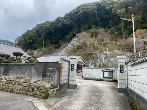 祐福寺の{uncategorized: "未分類", other: "その他", undefined: "問題あり", building: "その他建物", grave: "お墓", sacred_gate: "鳥居", guardian: "狛犬", statue: "像", buddha: "仏像", history: "歴史", nature: "自然", garden: "庭園", animal: "動物", pagoda: "塔", temizu: "手水舎", mountain_gate: "山門・神門", sanctuary: "本殿・本堂", subordinate: "末社・摂社", art: "芸術", scenery: "景色", jizo: "地蔵", ema: "絵馬", goshuin: "御朱印", omikuji: "おみくじ", items: "授与品その他", amulet: "お守り", goshuincho: "御朱印帳", eats: "食事", festival: "お祭り", votive_dance: "神楽", shichigosan: "七五三参", wedding: "結婚式", experience: "体験その他", initially: "初詣", around: "周辺", anti_infection: "感染症対策"}