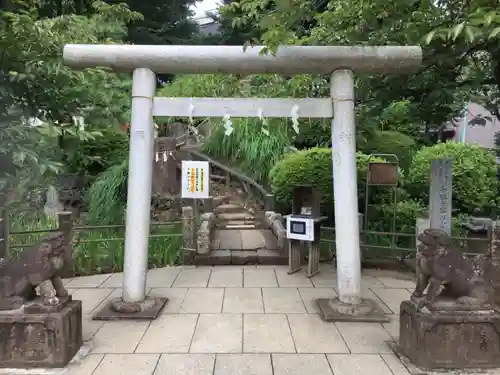 鳩森八幡神社の鳥居