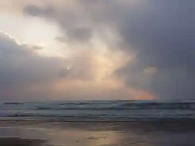 稲佐の浜 弁天島(島根県)