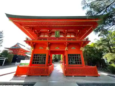 穴八幡宮の山門・神門