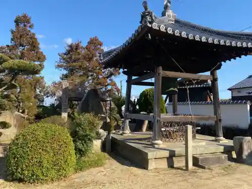 八幡寺の{uncategorized: "未分類", other: "その他", undefined: "問題あり", building: "その他建物", grave: "お墓", sacred_gate: "鳥居", guardian: "狛犬", statue: "像", buddha: "仏像", history: "歴史", nature: "自然", garden: "庭園", animal: "動物", pagoda: "塔", temizu: "手水舎", mountain_gate: "山門・神門", sanctuary: "本殿・本堂", subordinate: "末社・摂社", art: "芸術", scenery: "景色", jizo: "地蔵", ema: "絵馬", goshuin: "御朱印", omikuji: "おみくじ", items: "授与品その他", amulet: "お守り", goshuincho: "御朱印帳", eats: "食事", festival: "お祭り", votive_dance: "神楽", shichigosan: "七五三参", wedding: "結婚式", experience: "体験その他", initially: "初詣", around: "周辺", anti_infection: "感染症対策"}
