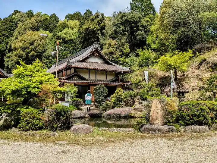 曽野稲荷神社の庭園