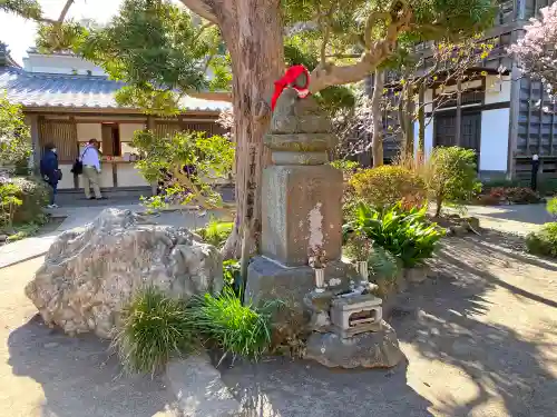 極楽寺（霊鷲山感應院極楽律寺）の像