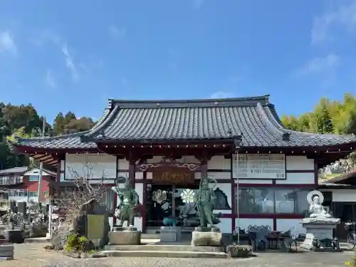 智福院の{uncategorized: "未分類", other: "その他", undefined: "問題あり", building: "その他建物", grave: "お墓", sacred_gate: "鳥居", guardian: "狛犬", statue: "像", buddha: "仏像", history: "歴史", nature: "自然", garden: "庭園", animal: "動物", pagoda: "塔", temizu: "手水舎", mountain_gate: "山門・神門", sanctuary: "本殿・本堂", subordinate: "末社・摂社", art: "芸術", scenery: "景色", jizo: "地蔵", ema: "絵馬", goshuin: "御朱印", omikuji: "おみくじ", items: "授与品その他", amulet: "お守り", goshuincho: "御朱印帳", eats: "食事", festival: "お祭り", votive_dance: "神楽", shichigosan: "七五三参", wedding: "結婚式", experience: "体験その他", initially: "初詣", around: "周辺", anti_infection: "感染症対策"}