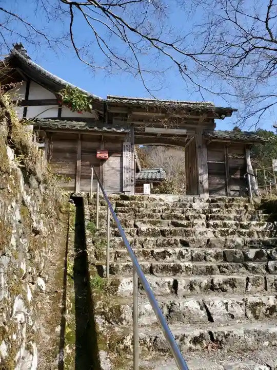 百済寺の{uncategorized: "未分類", other: "その他", undefined: "問題あり", building: "その他建物", grave: "お墓", sacred_gate: "鳥居", guardian: "狛犬", statue: "像", buddha: "仏像", history: "歴史", nature: "自然", garden: "庭園", animal: "動物", pagoda: "塔", temizu: "手水舎", mountain_gate: "山門・神門", sanctuary: "本殿・本堂", subordinate: "末社・摂社", art: "芸術", scenery: "景色", jizo: "地蔵", ema: "絵馬", goshuin: "御朱印", omikuji: "おみくじ", items: "授与品その他", amulet: "お守り", goshuincho: "御朱印帳", eats: "食事", festival: "お祭り", votive_dance: "神楽", shichigosan: "七五三参", wedding: "結婚式", experience: "体験その他", initially: "初詣", around: "周辺", anti_infection: "感染症対策"}