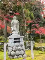 西明寺の像