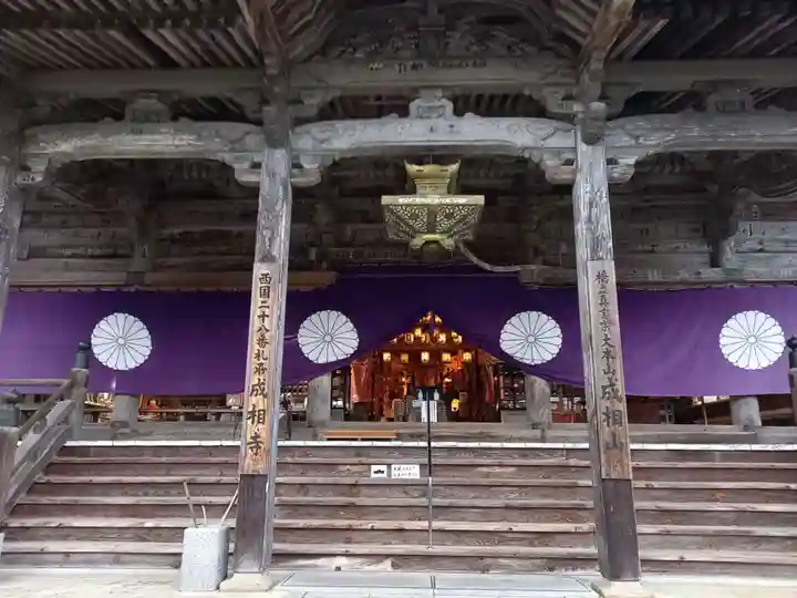 成相寺の本殿・本堂