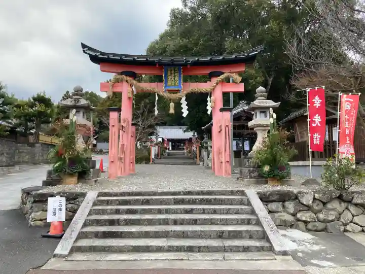 宝来山神社の{uncategorized: "未分類", other: "その他", undefined: "問題あり", building: "その他建物", grave: "お墓", sacred_gate: "鳥居", guardian: "狛犬", statue: "像", buddha: "仏像", history: "歴史", nature: "自然", garden: "庭園", animal: "動物", pagoda: "塔", temizu: "手水舎", mountain_gate: "山門・神門", sanctuary: "本殿・本堂", subordinate: "末社・摂社", art: "芸術", scenery: "景色", jizo: "地蔵", ema: "絵馬", goshuin: "御朱印", omikuji: "おみくじ", items: "授与品その他", amulet: "お守り", goshuincho: "御朱印帳", eats: "食事", festival: "お祭り", votive_dance: "神楽", shichigosan: "七五三参", wedding: "結婚式", experience: "体験その他", initially: "初詣", around: "周辺", anti_infection: "感染症対策"}