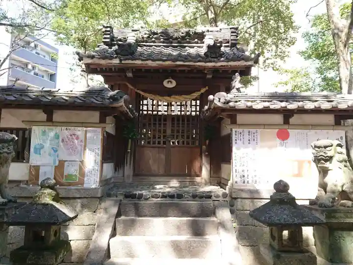 若宮八幡社の山門・神門