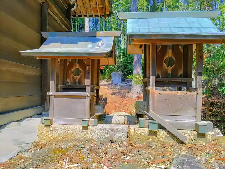 神明白山社相殿(杁下)の末社・摂社