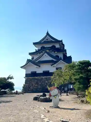 滋賀県護国神社の{uncategorized: "未分類", other: "その他", undefined: "問題あり", building: "その他建物", grave: "お墓", sacred_gate: "鳥居", guardian: "狛犬", statue: "像", buddha: "仏像", history: "歴史", nature: "自然", garden: "庭園", animal: "動物", pagoda: "塔", temizu: "手水舎", mountain_gate: "山門・神門", sanctuary: "本殿・本堂", subordinate: "末社・摂社", art: "芸術", scenery: "景色", jizo: "地蔵", ema: "絵馬", goshuin: "御朱印", omikuji: "おみくじ", items: "授与品その他", amulet: "お守り", goshuincho: "御朱印帳", eats: "食事", festival: "お祭り", votive_dance: "神楽", shichigosan: "七五三参", wedding: "結婚式", experience: "体験その他", initially: "初詣", around: "周辺", anti_infection: "感染症対策"}