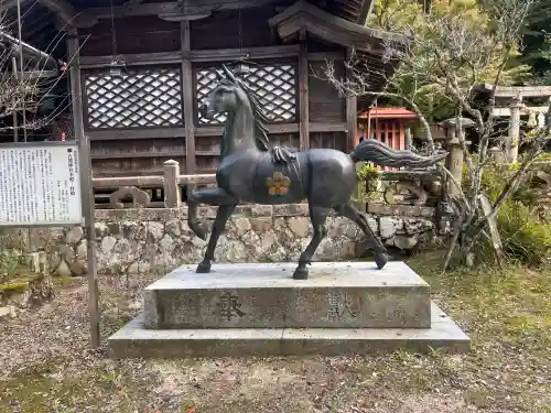 古熊神社の{uncategorized: "未分類", other: "その他", undefined: "問題あり", building: "その他建物", grave: "お墓", sacred_gate: "鳥居", guardian: "狛犬", statue: "像", buddha: "仏像", history: "歴史", nature: "自然", garden: "庭園", animal: "動物", pagoda: "塔", temizu: "手水舎", mountain_gate: "山門・神門", sanctuary: "本殿・本堂", subordinate: "末社・摂社", art: "芸術", scenery: "景色", jizo: "地蔵", ema: "絵馬", goshuin: "御朱印", omikuji: "おみくじ", items: "授与品その他", amulet: "お守り", goshuincho: "御朱印帳", eats: "食事", festival: "お祭り", votive_dance: "神楽", shichigosan: "七五三参", wedding: "結婚式", experience: "体験その他", initially: "初詣", around: "周辺", anti_infection: "感染症対策"}