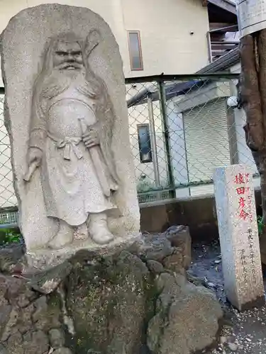 子神社の像